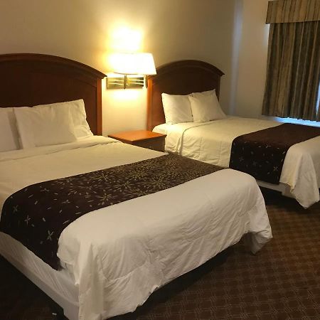 Woodburn Inn מראה חיצוני תמונה