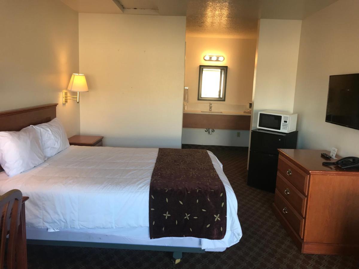 Woodburn Inn מראה חיצוני תמונה