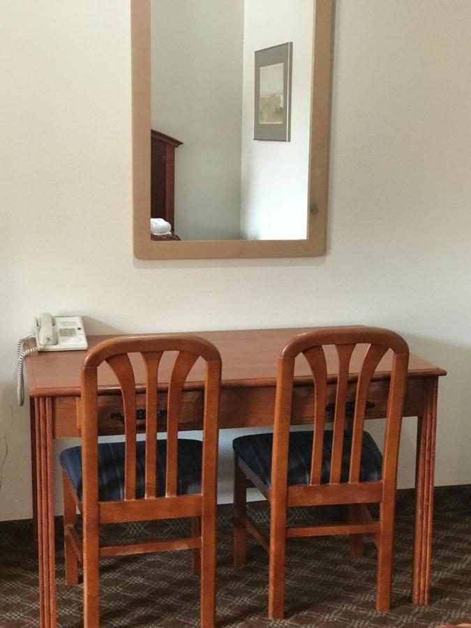 Woodburn Inn מראה חיצוני תמונה