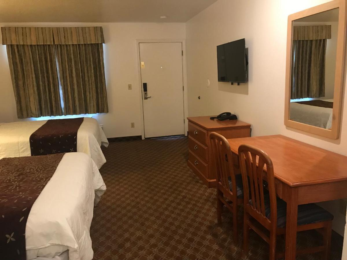 Woodburn Inn מראה חיצוני תמונה