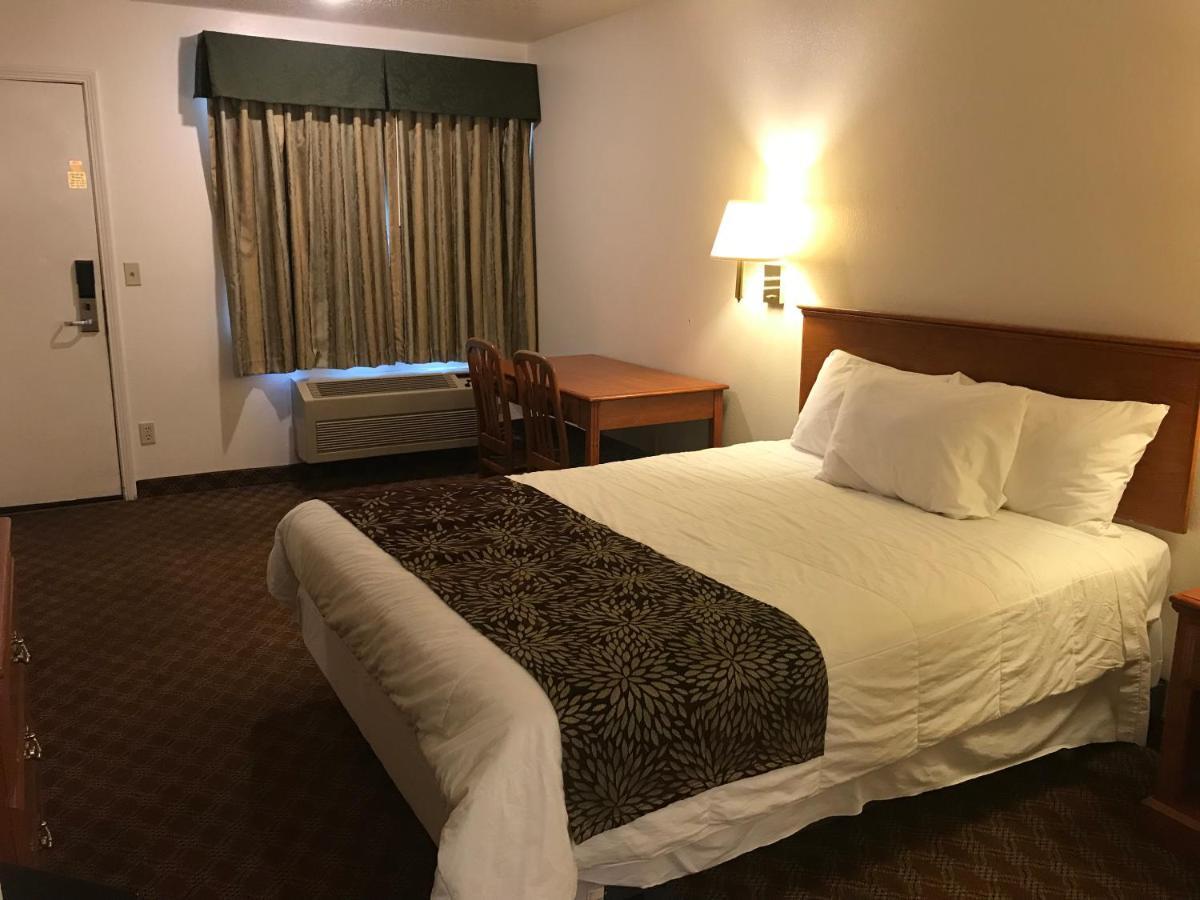 Woodburn Inn מראה חיצוני תמונה