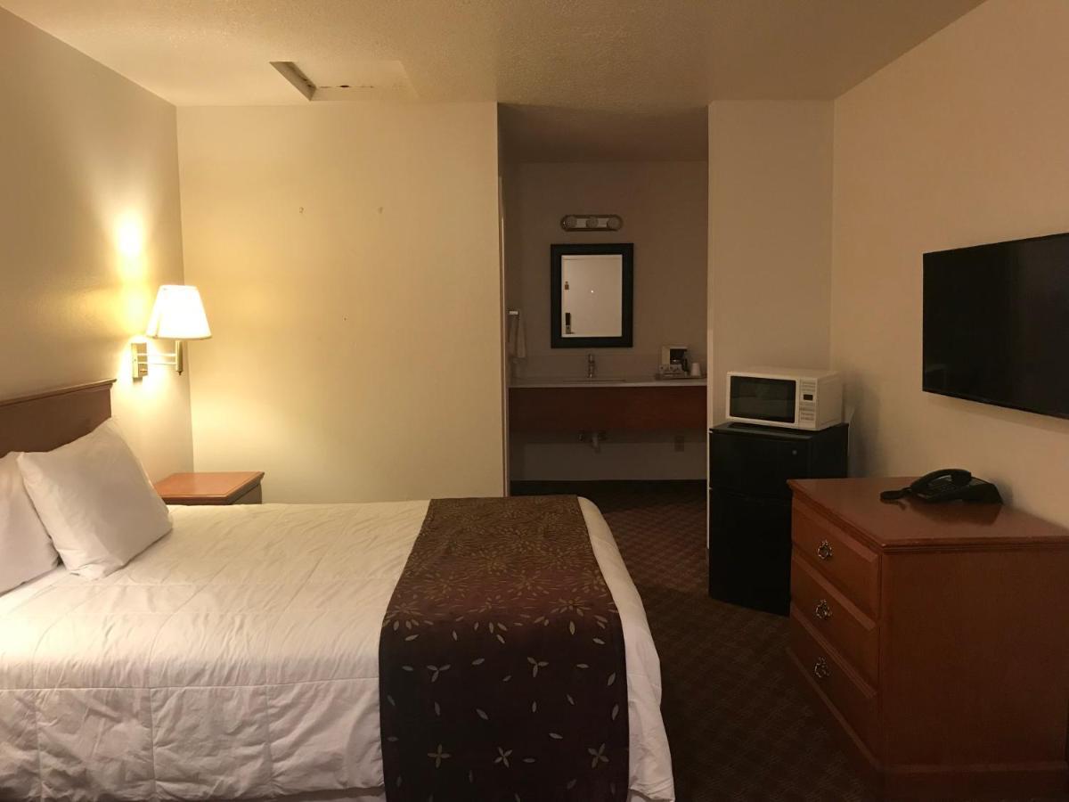Woodburn Inn מראה חיצוני תמונה