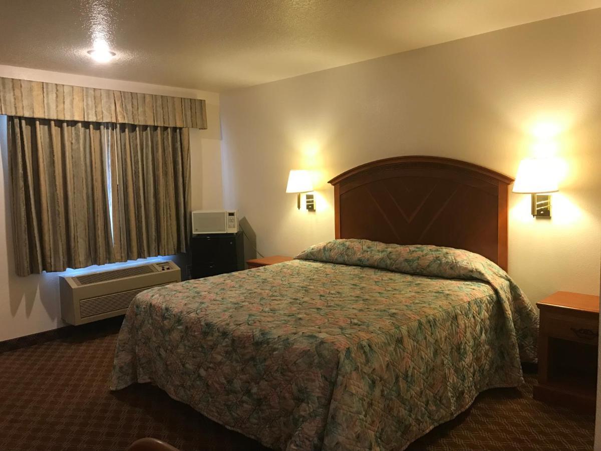 Woodburn Inn מראה חיצוני תמונה