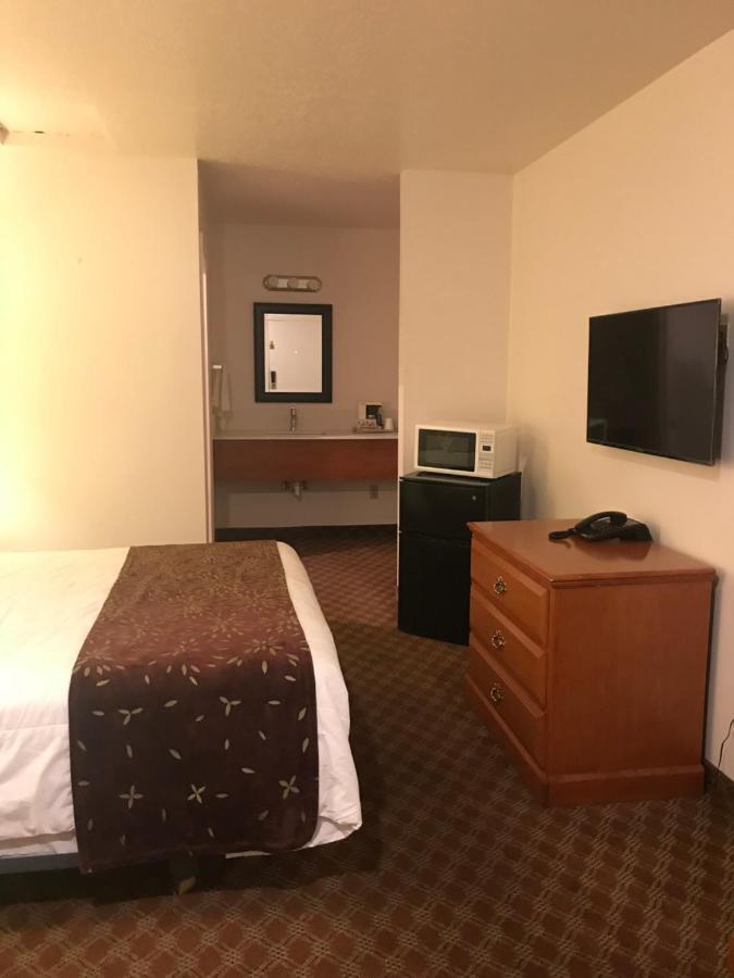 Woodburn Inn מראה חיצוני תמונה