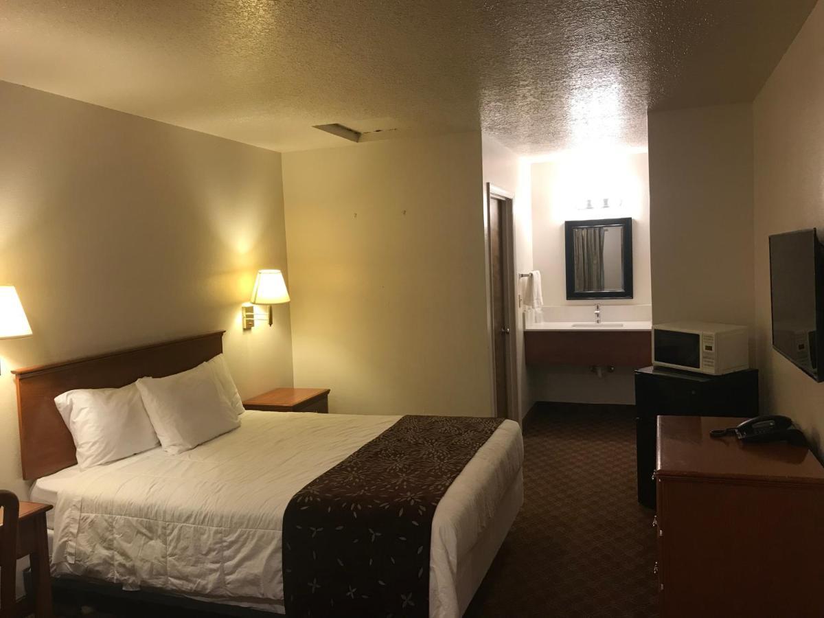 Woodburn Inn מראה חיצוני תמונה