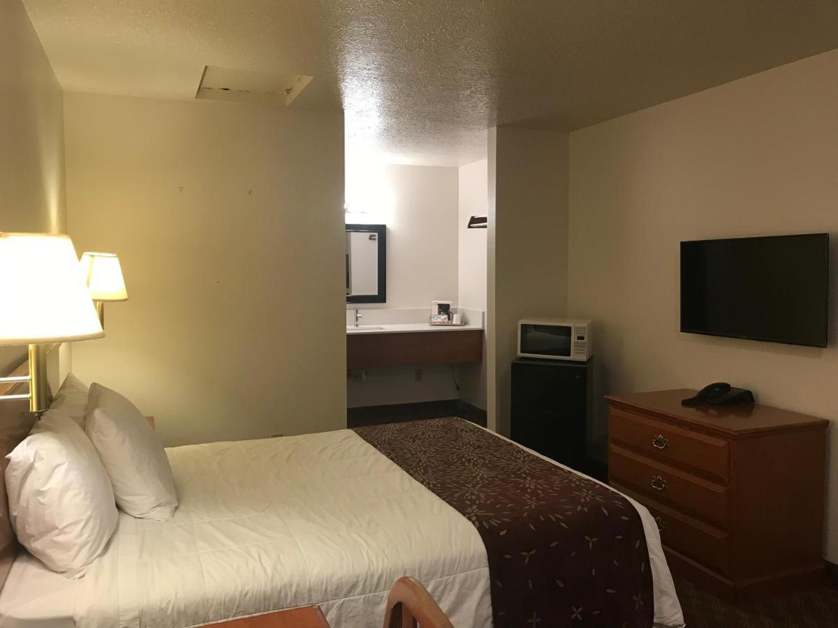 Woodburn Inn מראה חיצוני תמונה