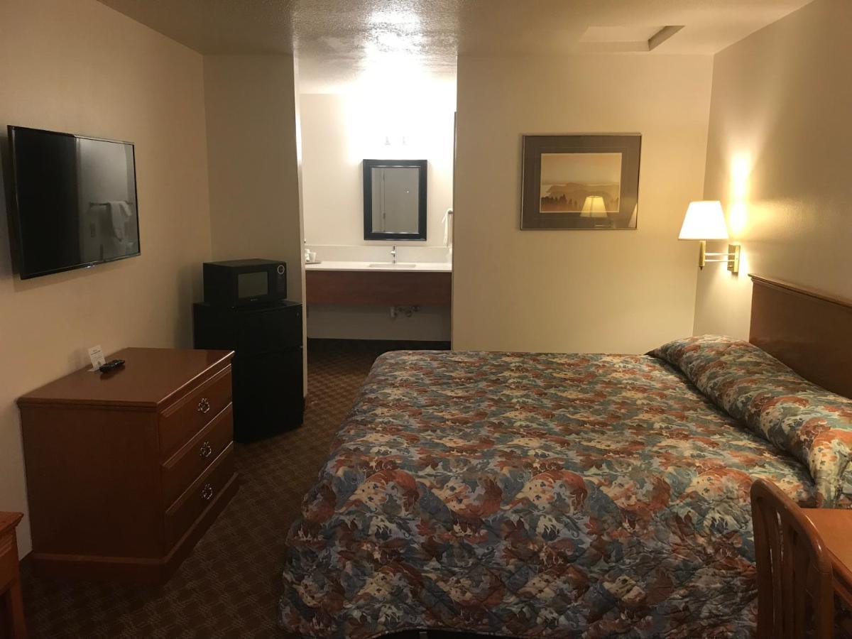 Woodburn Inn מראה חיצוני תמונה