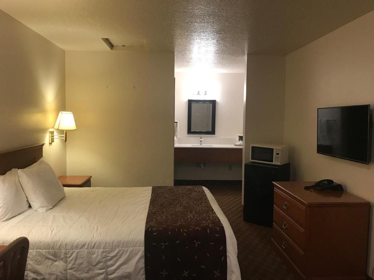 Woodburn Inn מראה חיצוני תמונה